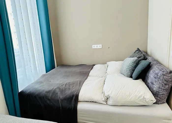 Book-a-room Panda-apartments Apartment